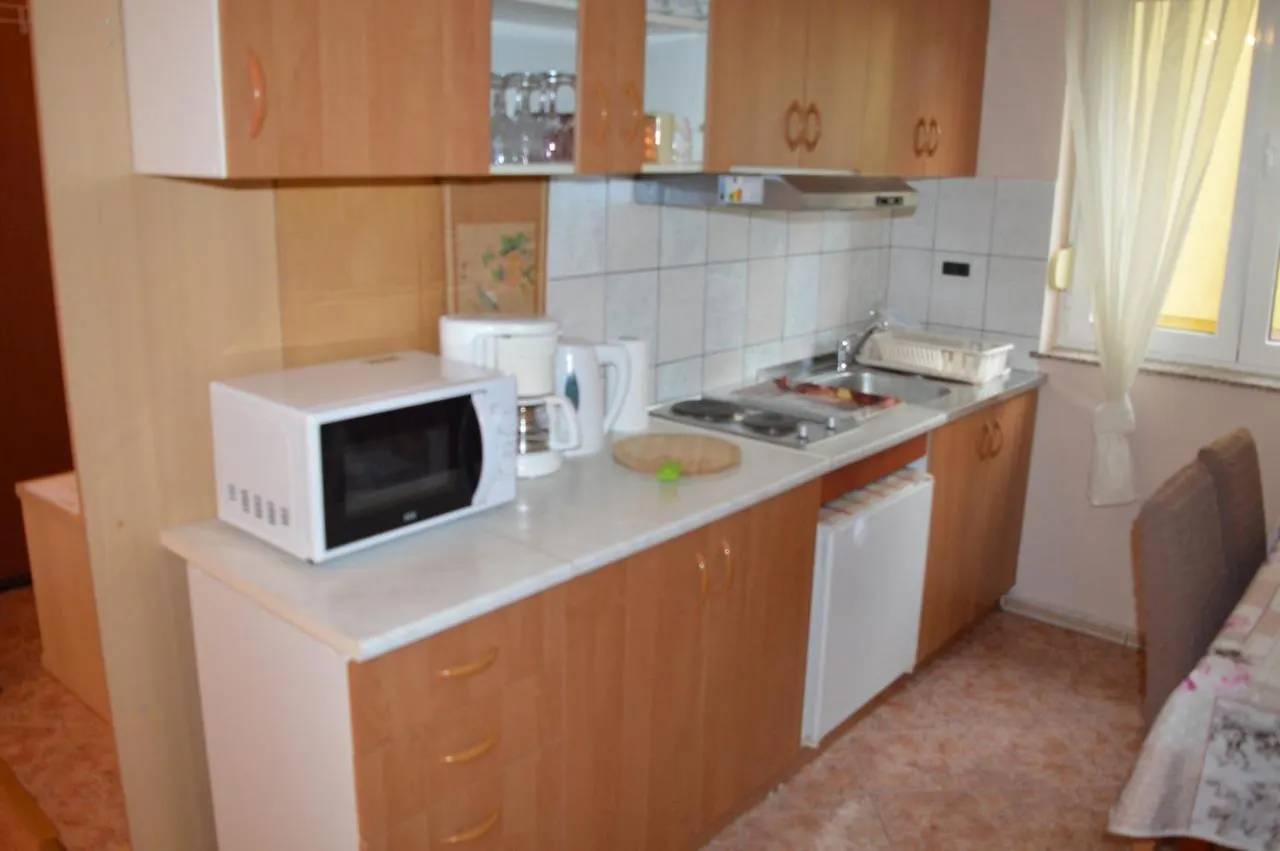 Apartments With Garden And Sea-View Ika 0*,