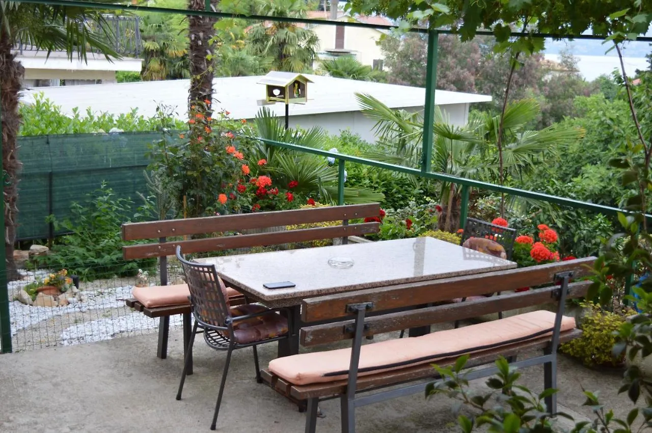 Apartments With Garden And Sea-View Ika
