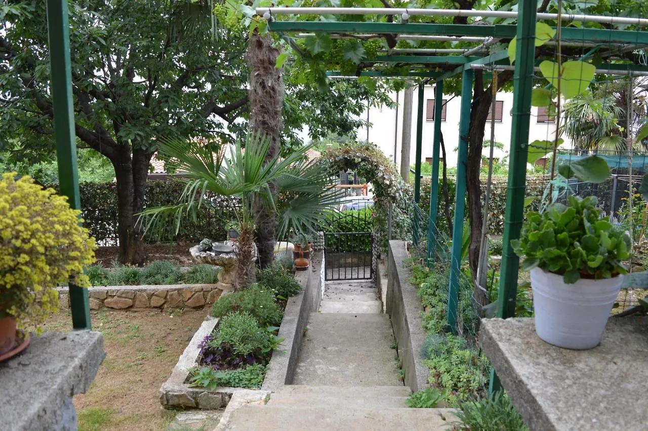 Apartments With Garden And Sea-View Ika Croatia
