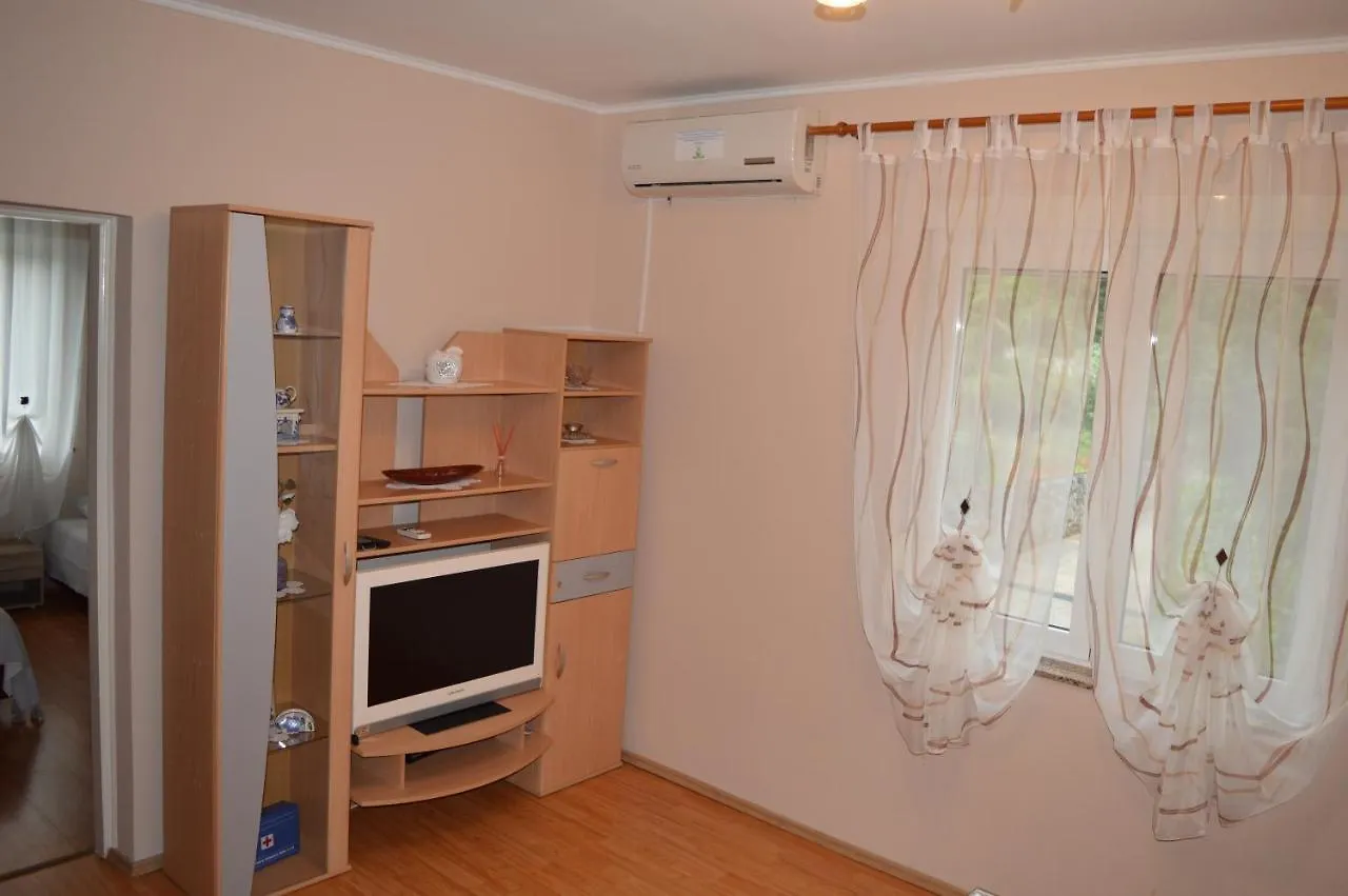 Apartments With Garden And Sea-View Ika