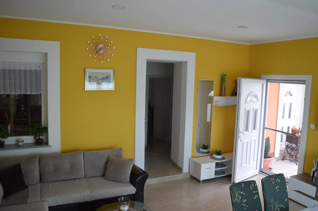 Apartments With Garden And Sea-View Ika Croatia