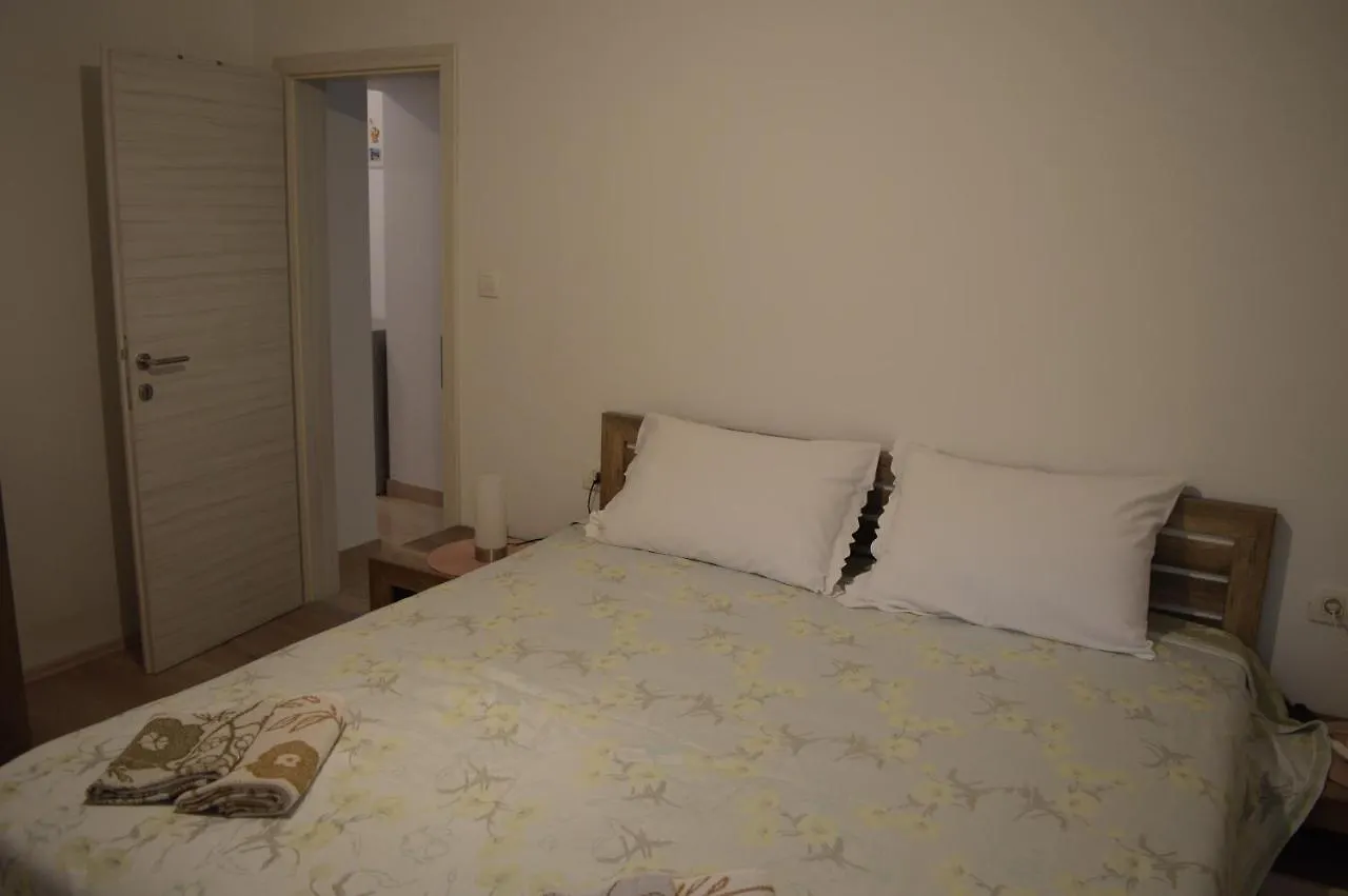 Apartments With Garden And Sea-View Ika