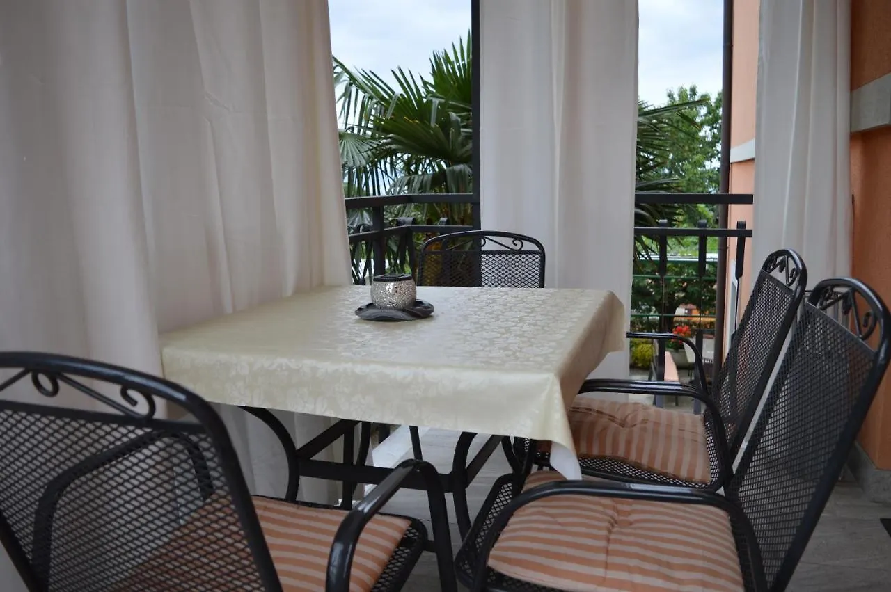Apartments With Garden And Sea-View Ika