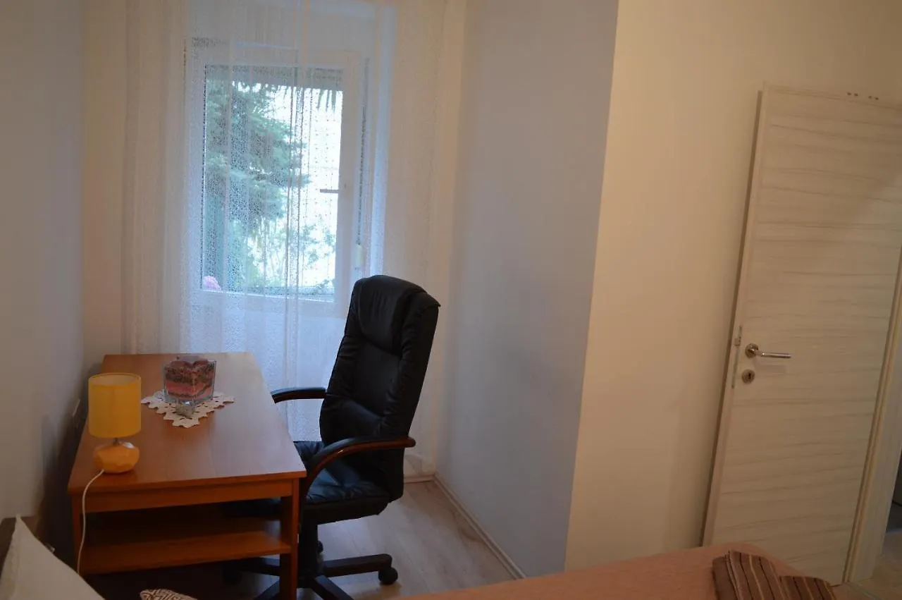 Apartments With Garden And Sea-View Ika 0*,  Chorvatsko