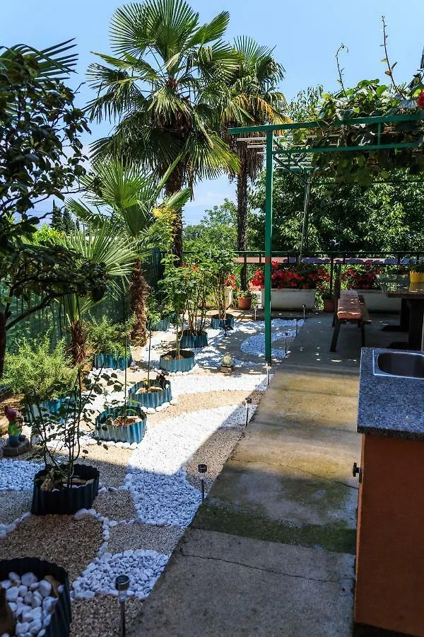 Apartments With Garden And Sea-View Ika Croatia