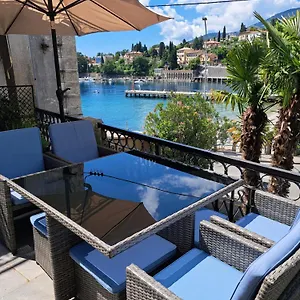 By The Sea Apartman